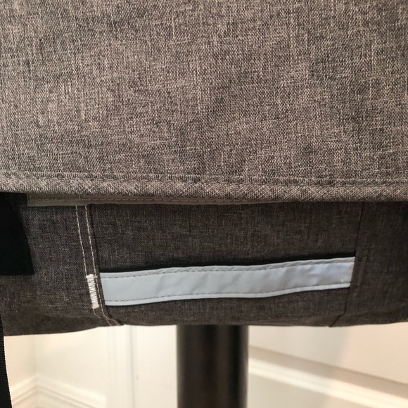 Oiwas Messenger Bag - Picture 9 of 16